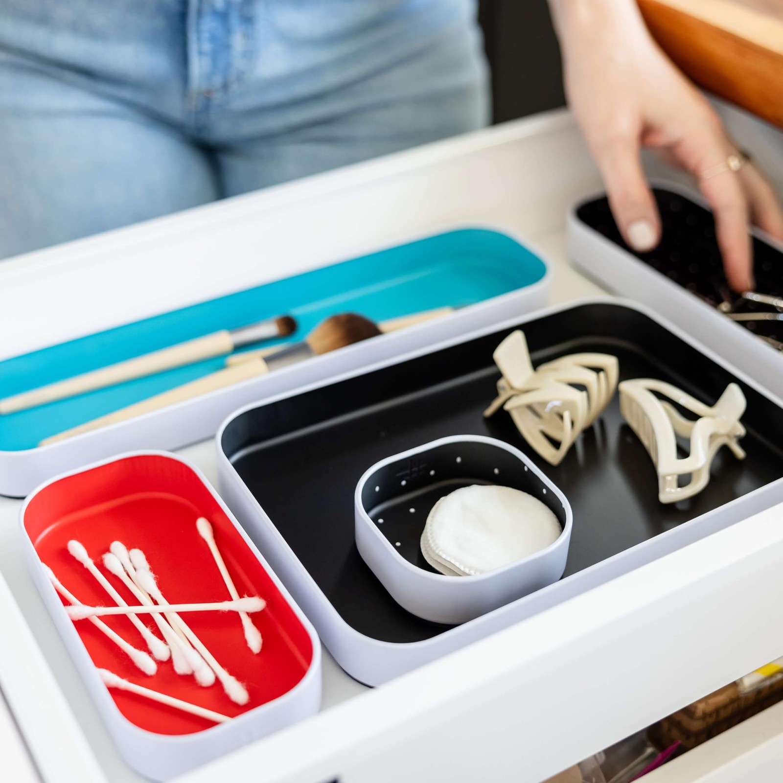 5 Piece Metal Organizer Tray Set for Storing Makeup, Stationery, Utensils, an…