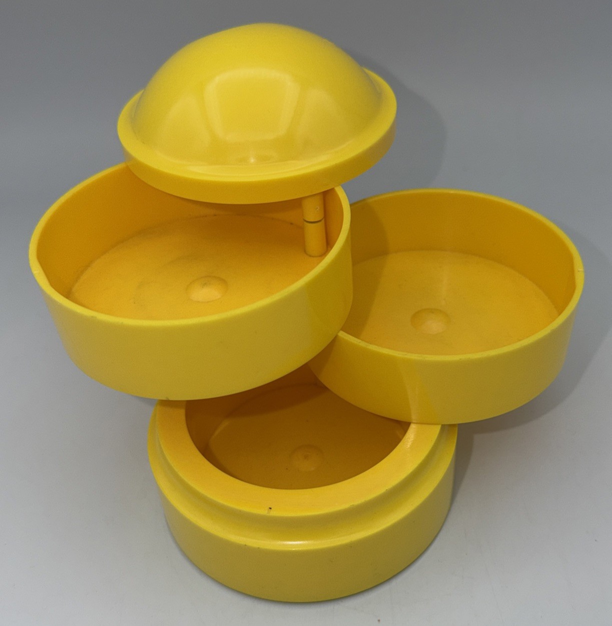 Vintage 70”s Sum Tara Yellow Plastic Swivel Desk Organizer Atomic Starburst