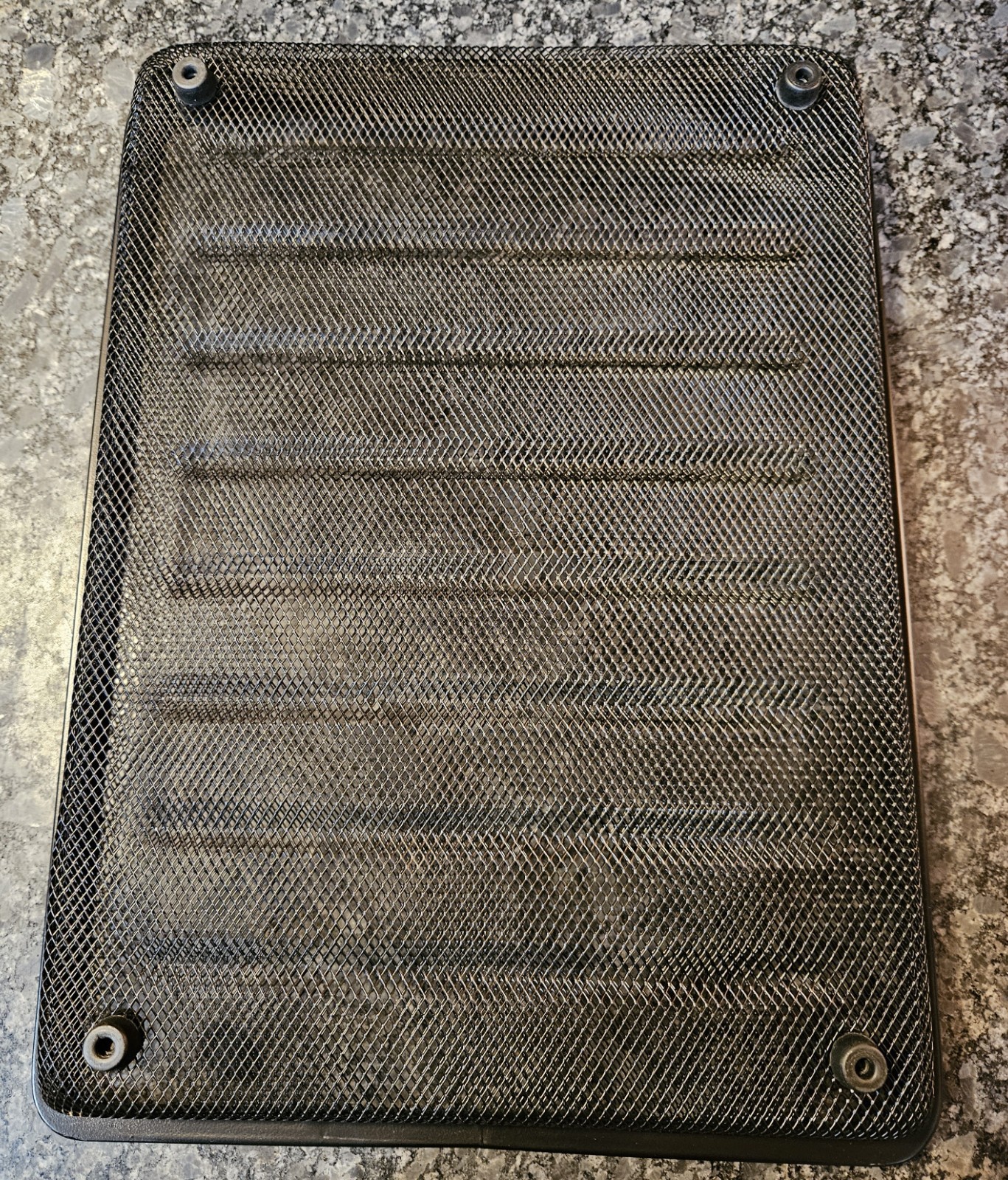 Set of 2 Mesh Metal Desk Trays – 15″ x 11″ – Rubber Feet