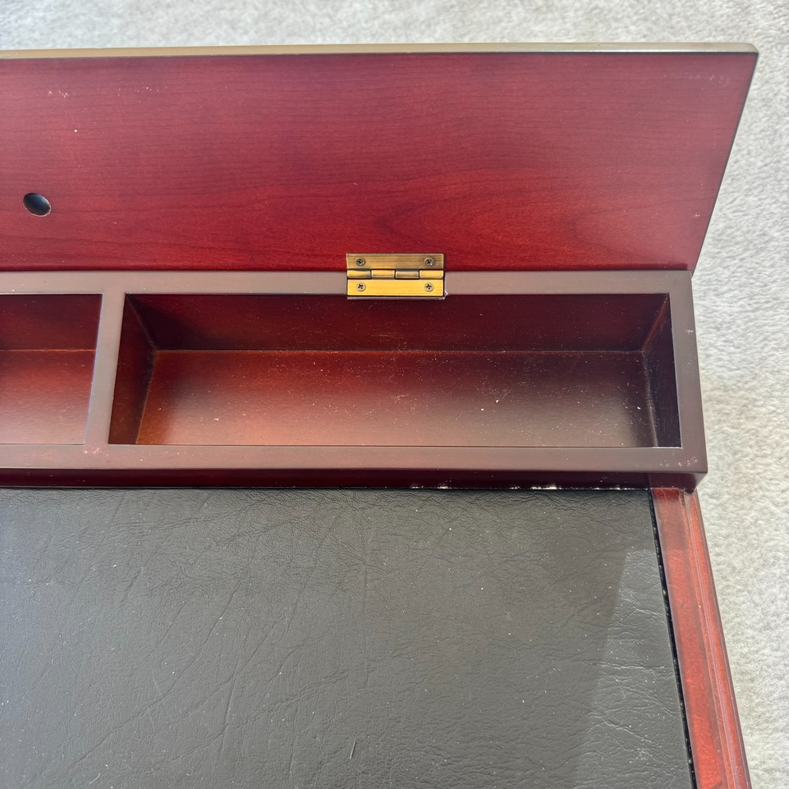 BOMBAY COMPANY Executive Desk Blotter Wood Leather With 4 Time Zone Clocks Rare