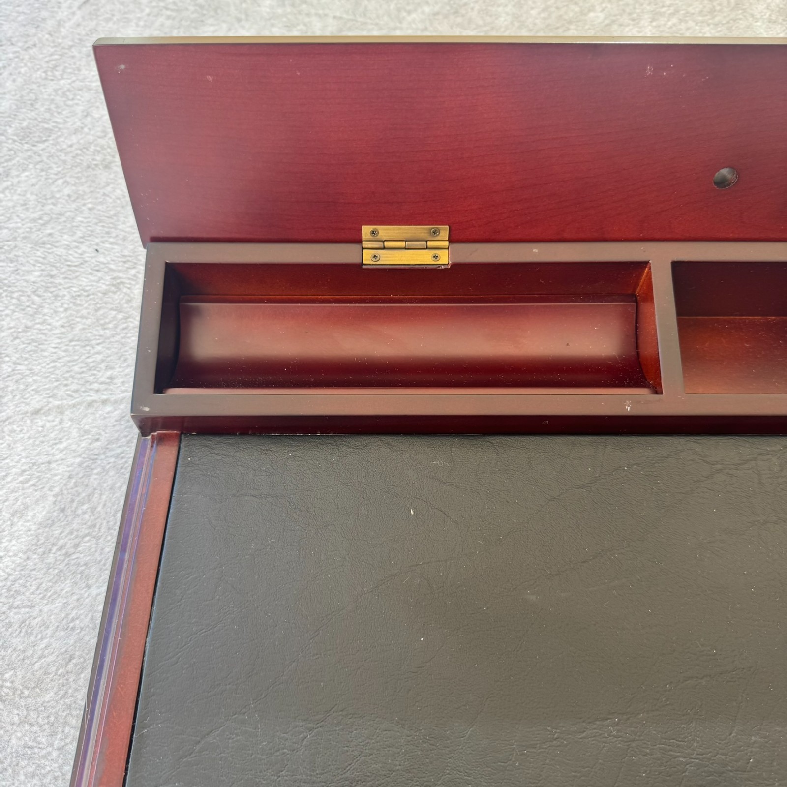 BOMBAY COMPANY Executive Desk Blotter Wood Leather With 4 Time Zone Clocks Rare