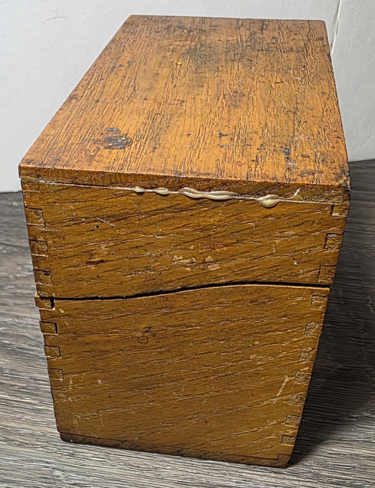 Vintage Globe Wernicke Oak Wood File Recipe Box No 83-C Dovetailed Corners