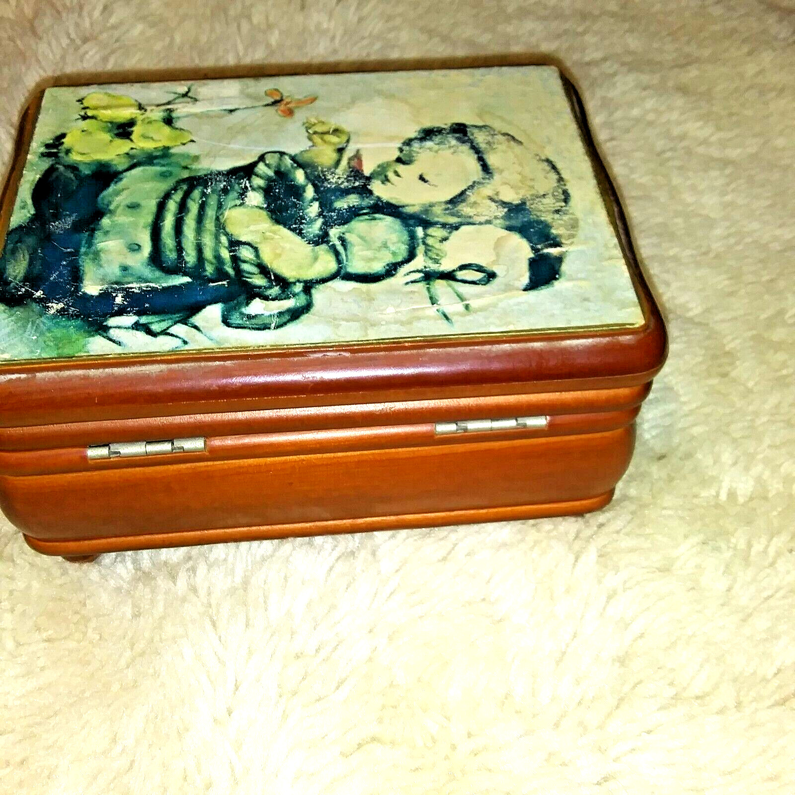 Hummel Girl with basket Vintage Music Box Japan Music not working