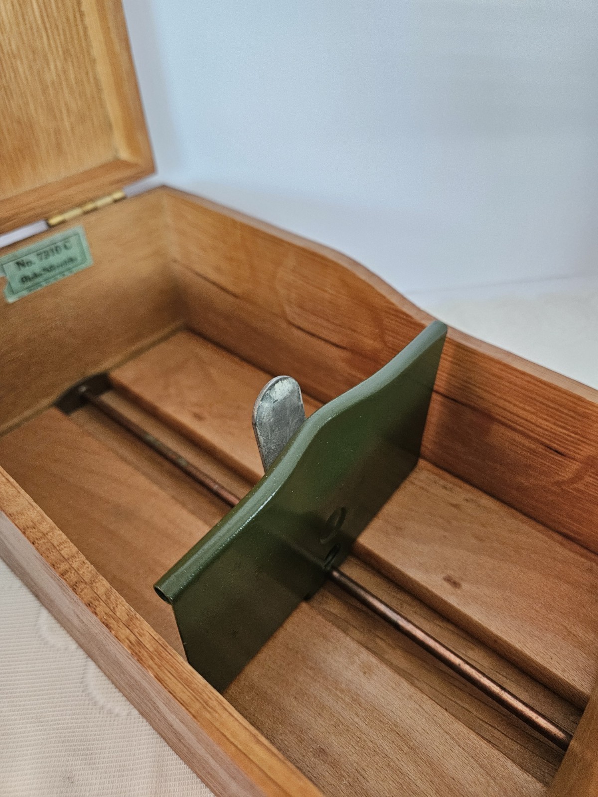 VTG Globe-Wernicke Finger Jointed Oak 7310 C Wood Storage Index Box. 10″ x 5.5″