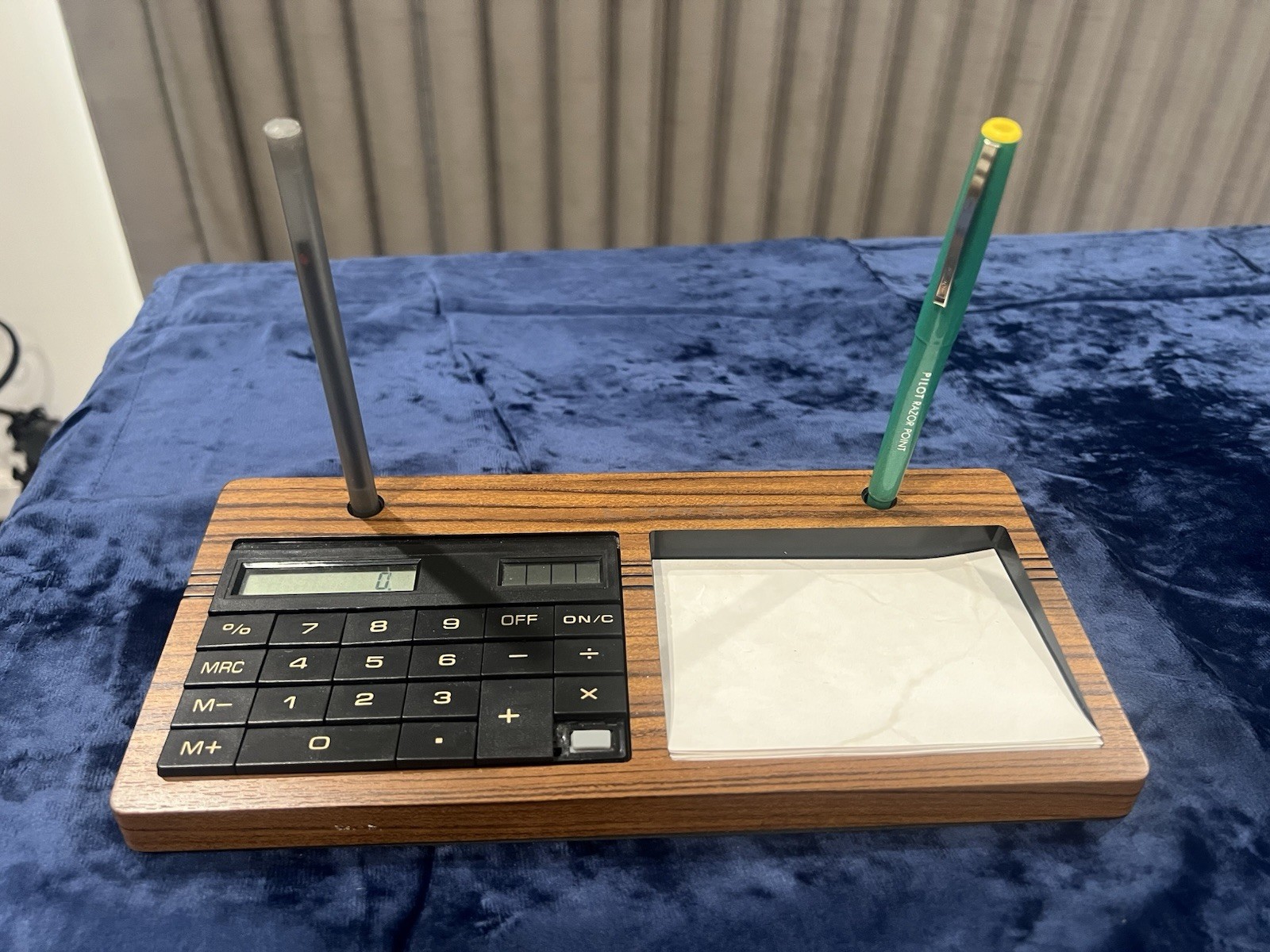 Vintage Executive Desk Set Wood Grain With Paper Calculator & Holds 2 Pens