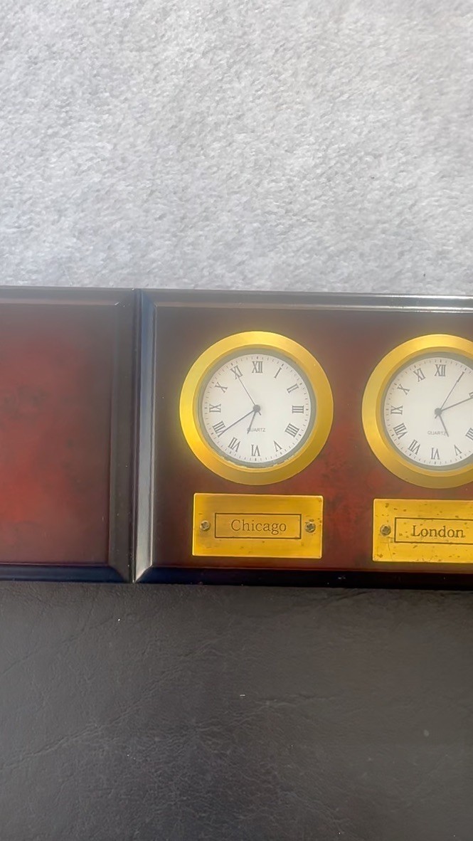 BOMBAY COMPANY Executive Desk Blotter Wood Leather With 4 Time Zone Clocks Rare