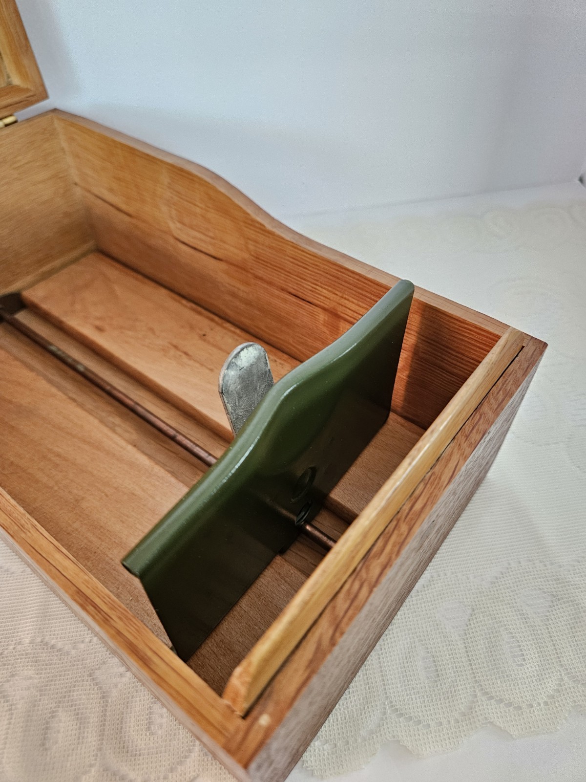 VTG Globe-Wernicke Finger Jointed Oak 7310 C Wood Storage Index Box. 10″ x 5.5″