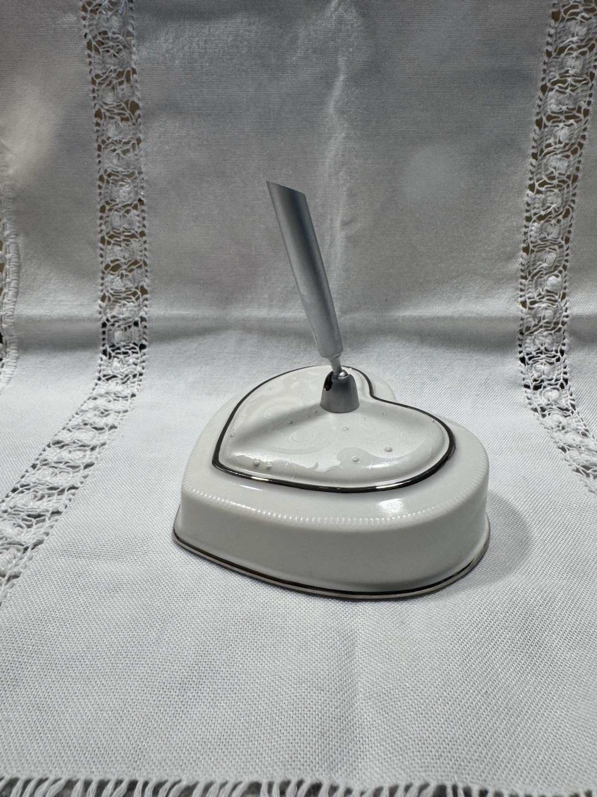 Lenox Fine Bone China OPAL INNOCENCE Heart Shaped Pen Holder