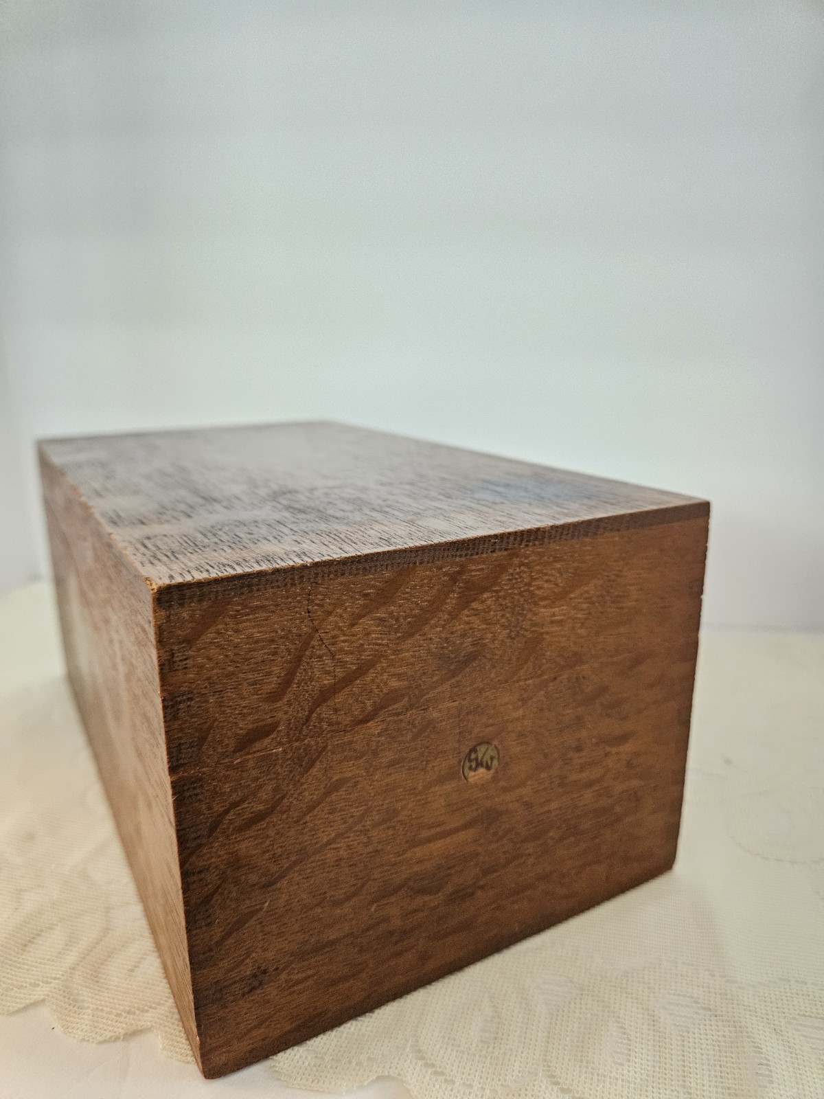 VTG Globe-Wernicke Finger Jointed Oak 7310 C Wood Storage Index Box. 10″ x 5.5″