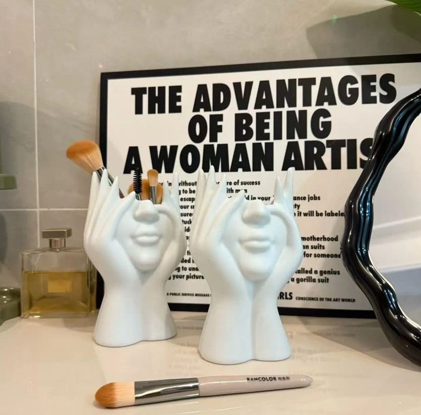 1PCS Creative Human Body Art Pen Holder Multifunctional Desktop Storage Box Ma