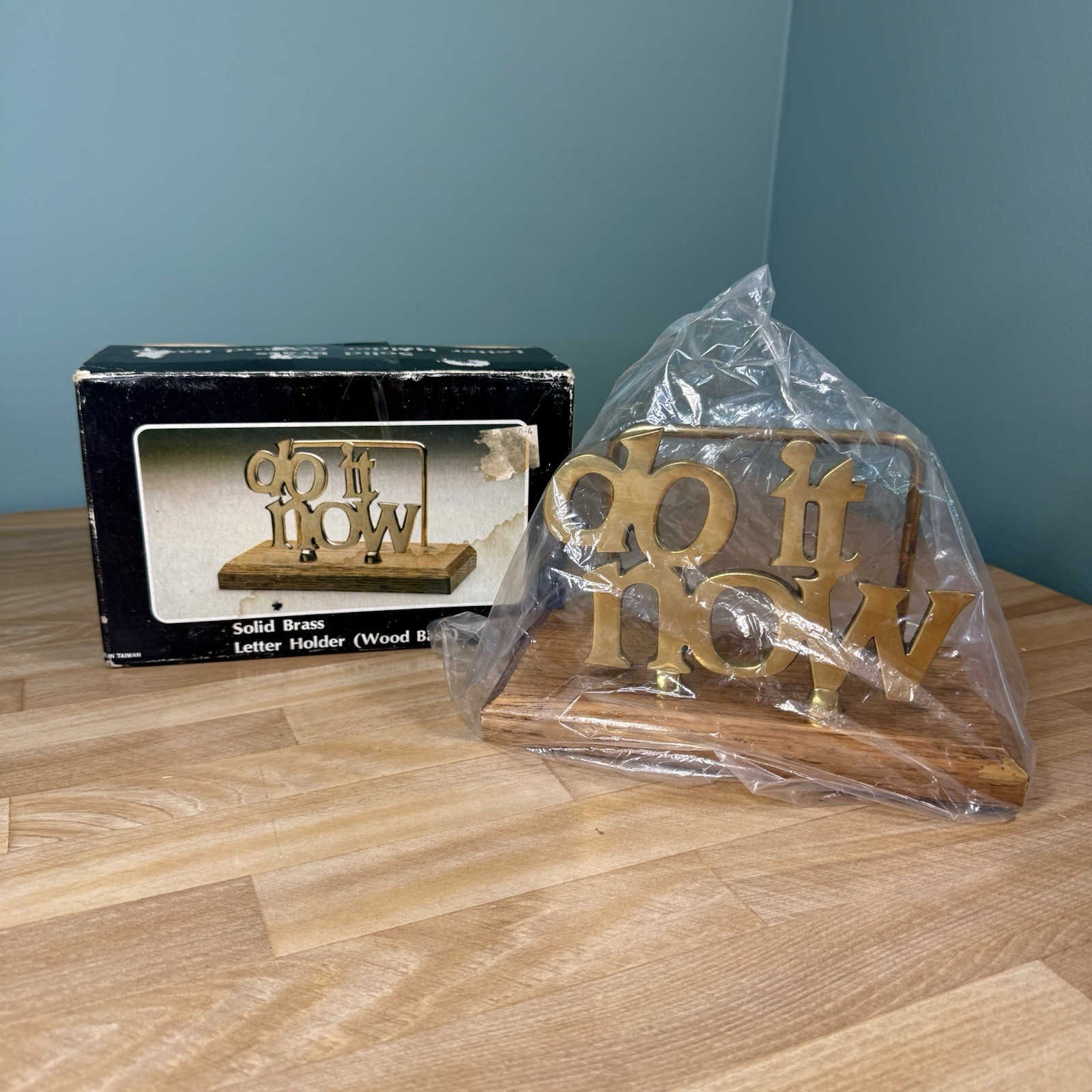 NEW 80s Retro Brass Wood Desk File Letter Holder Stand Office DO IT NOW w/ Box