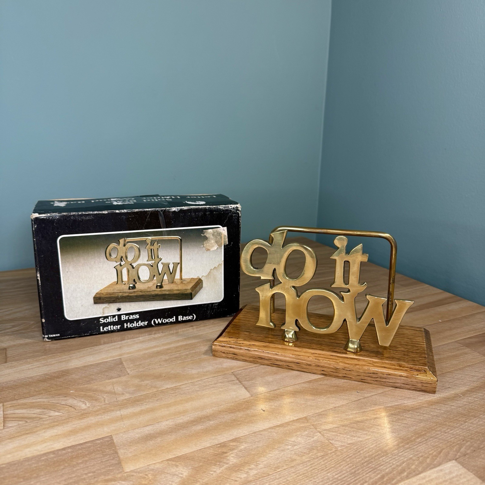 NEW 80s Retro Brass Wood Desk File Letter Holder Stand Office DO IT NOW w/ Box