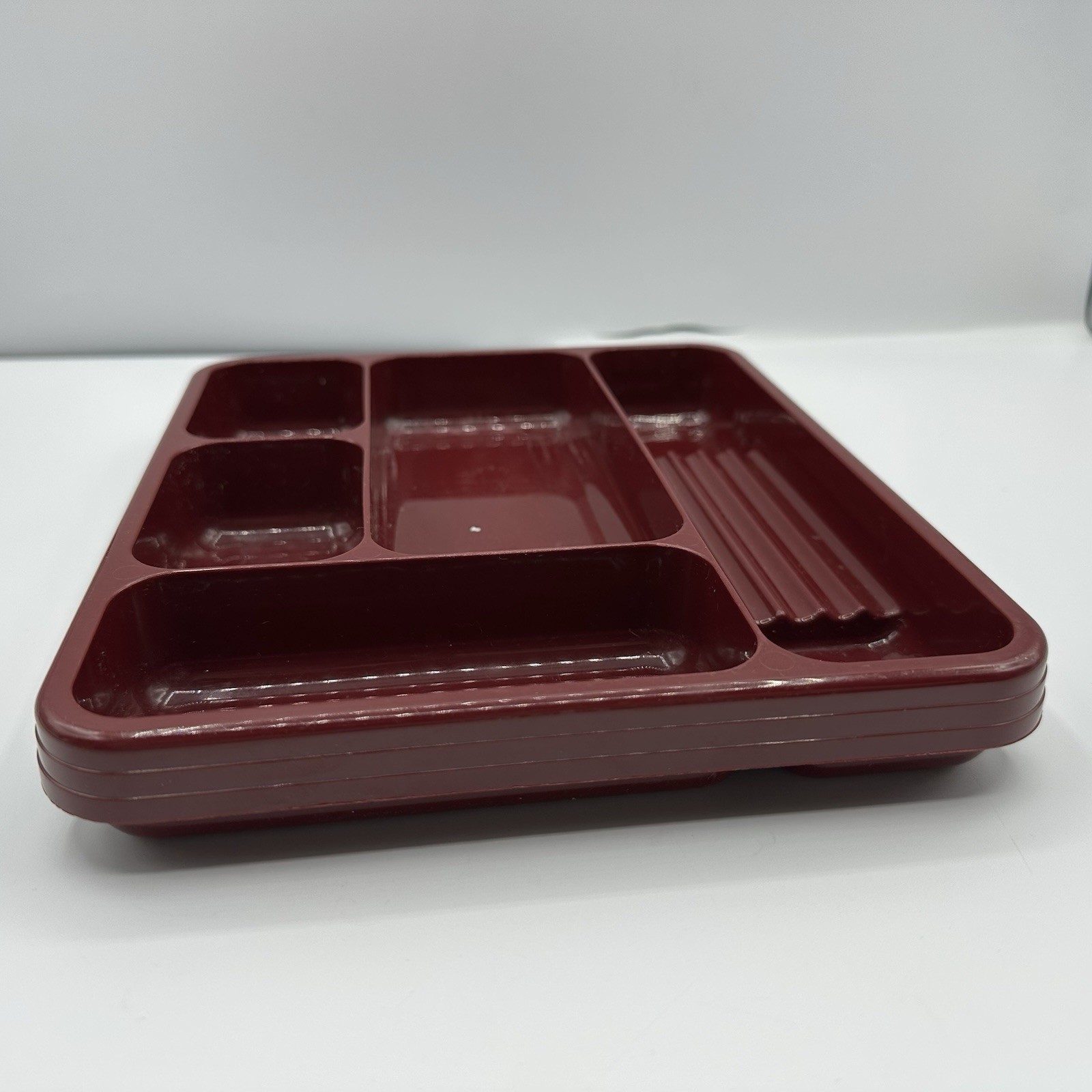 VTG ELDON Rubbermaid Catch All Tray Organizer 9″ x 7.5″ Burgundy 90s