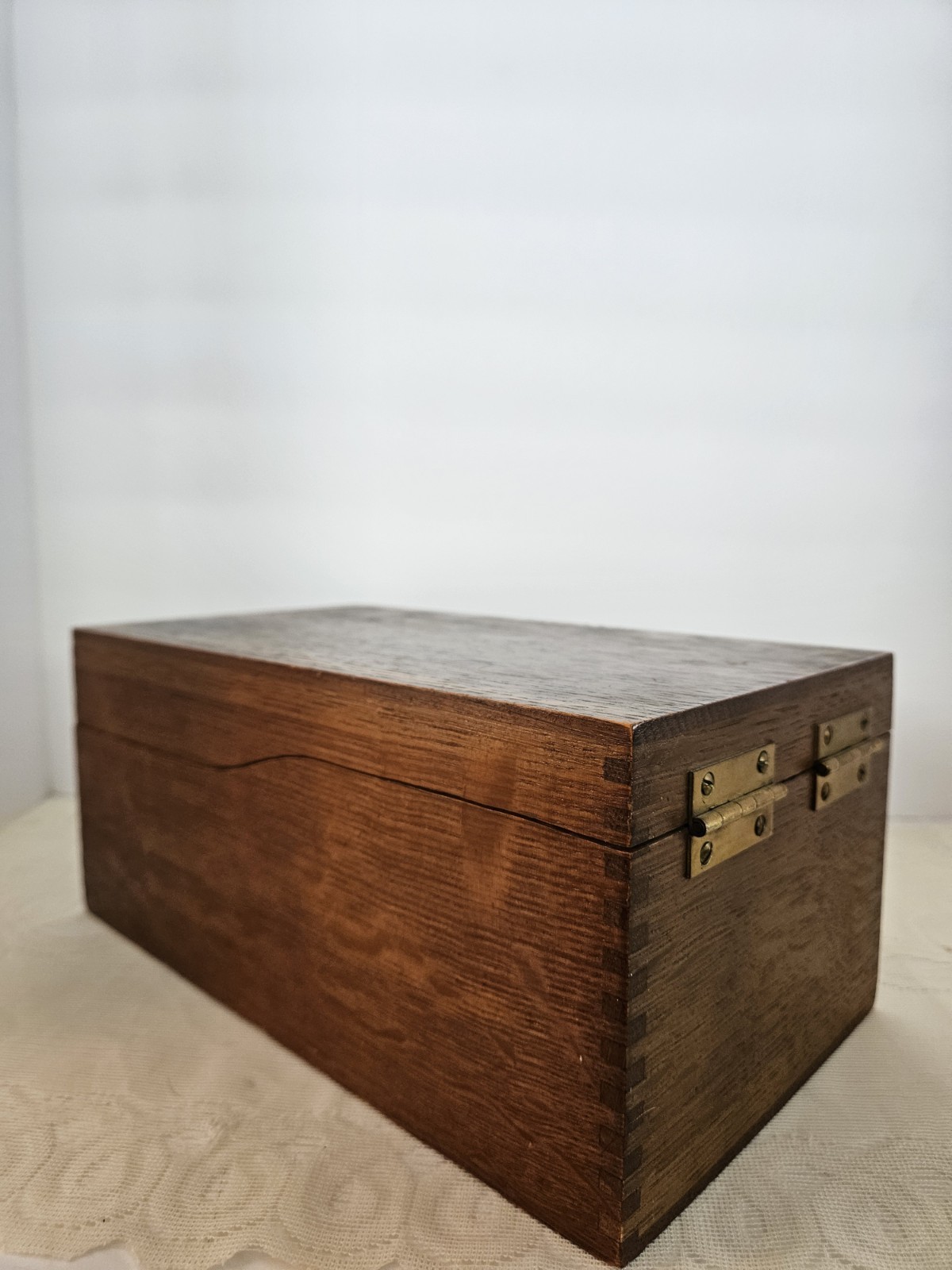 VTG Globe-Wernicke Finger Jointed Oak 7310 C Wood Storage Index Box. 10″ x 5.5″