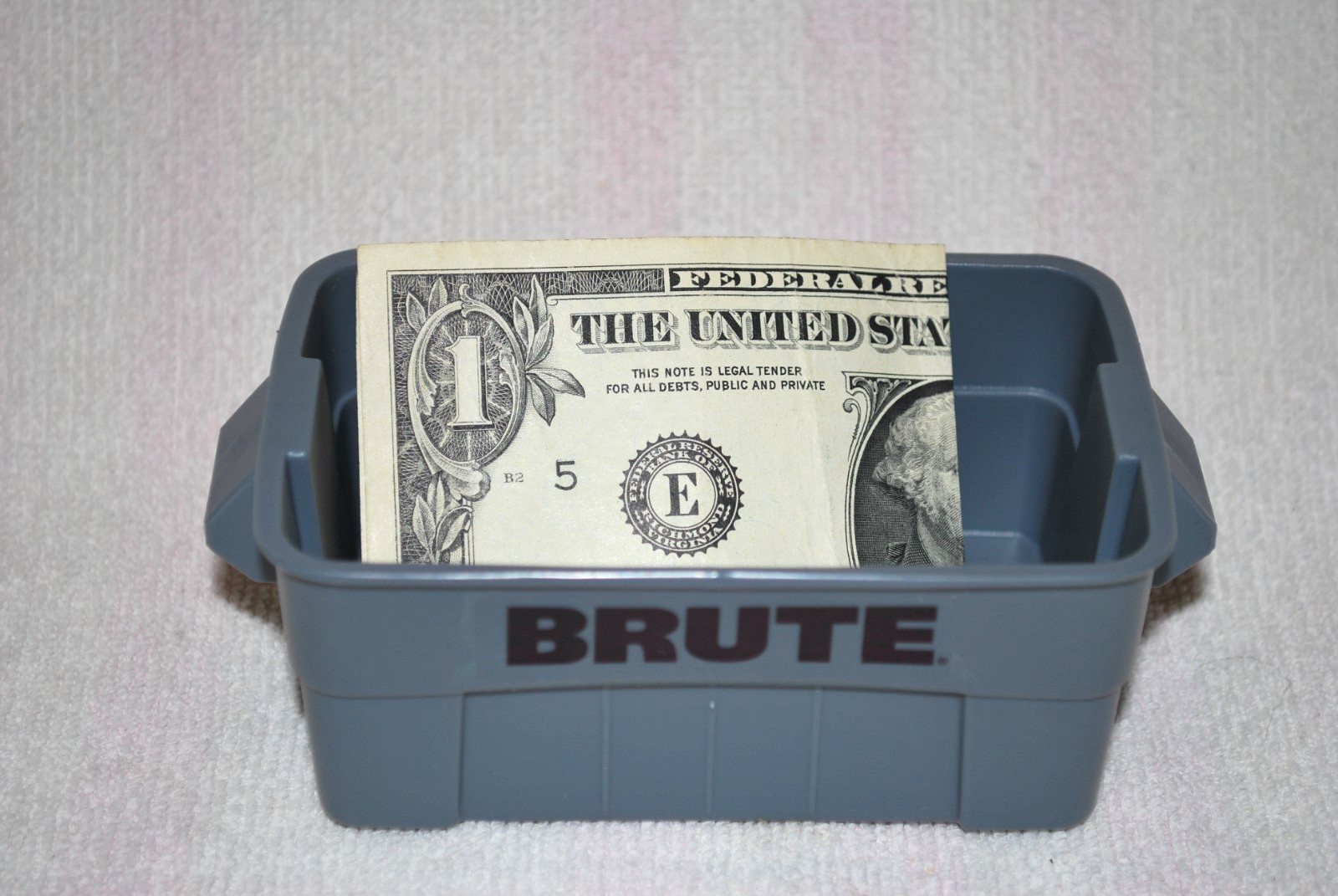 NEW RUBBERMAID MINI BRUTE TRASH TUB CAN CARD HOLDER SALESMANS SAMPLE RECYCLING