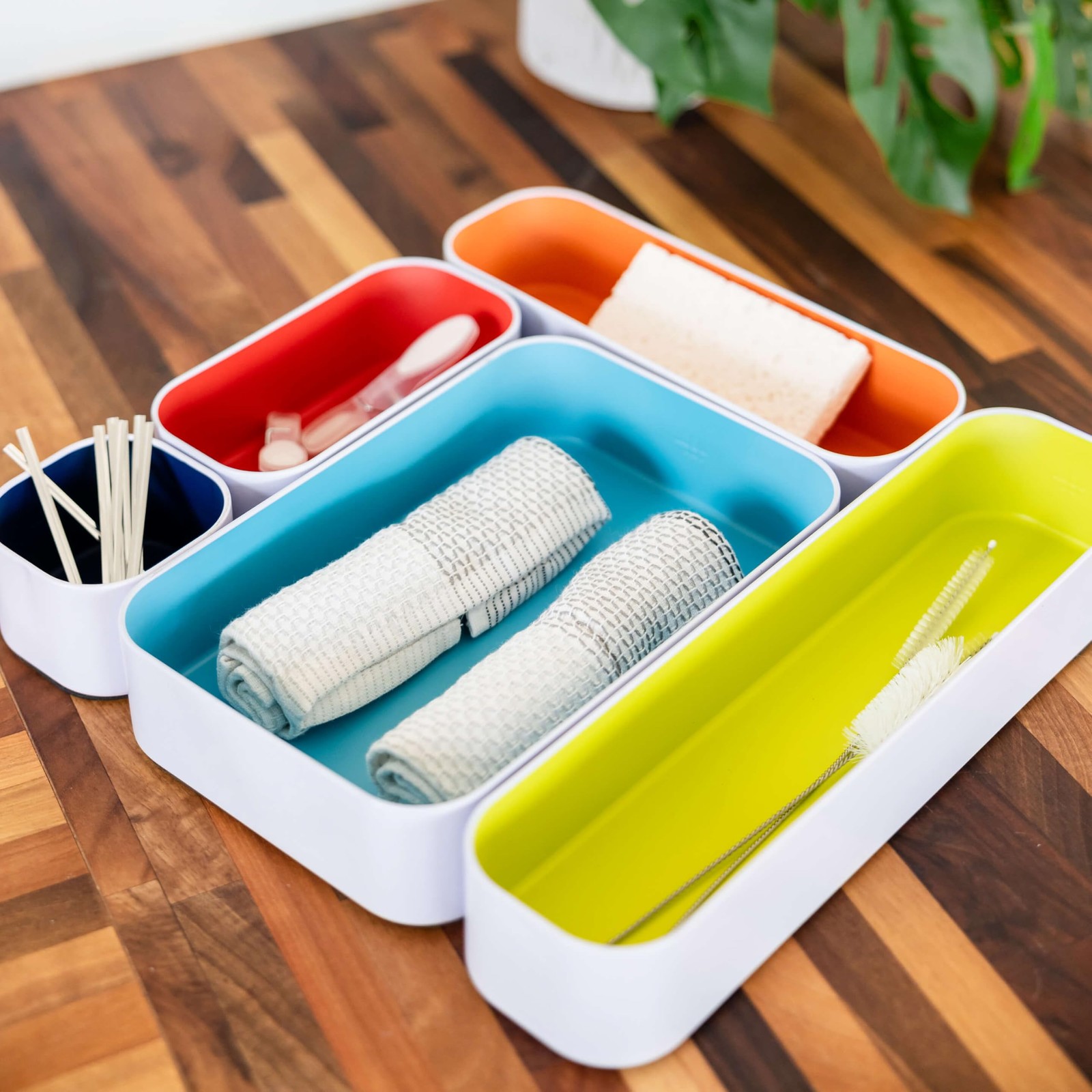 5 Piece Metal Organizer Tray Set for Storing Makeup, Stationery, Utensils, an…