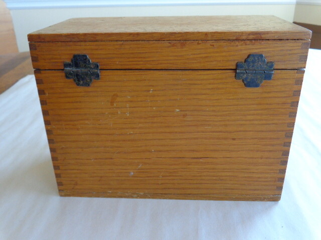 VINTAGE GLOBE-WERNICKE WOOD CARD FILE BOX No. 85-C