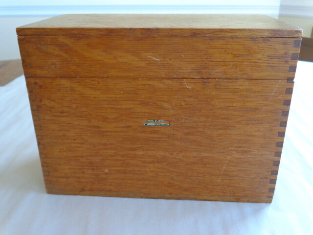 VINTAGE GLOBE-WERNICKE WOOD CARD FILE BOX No. 85-C