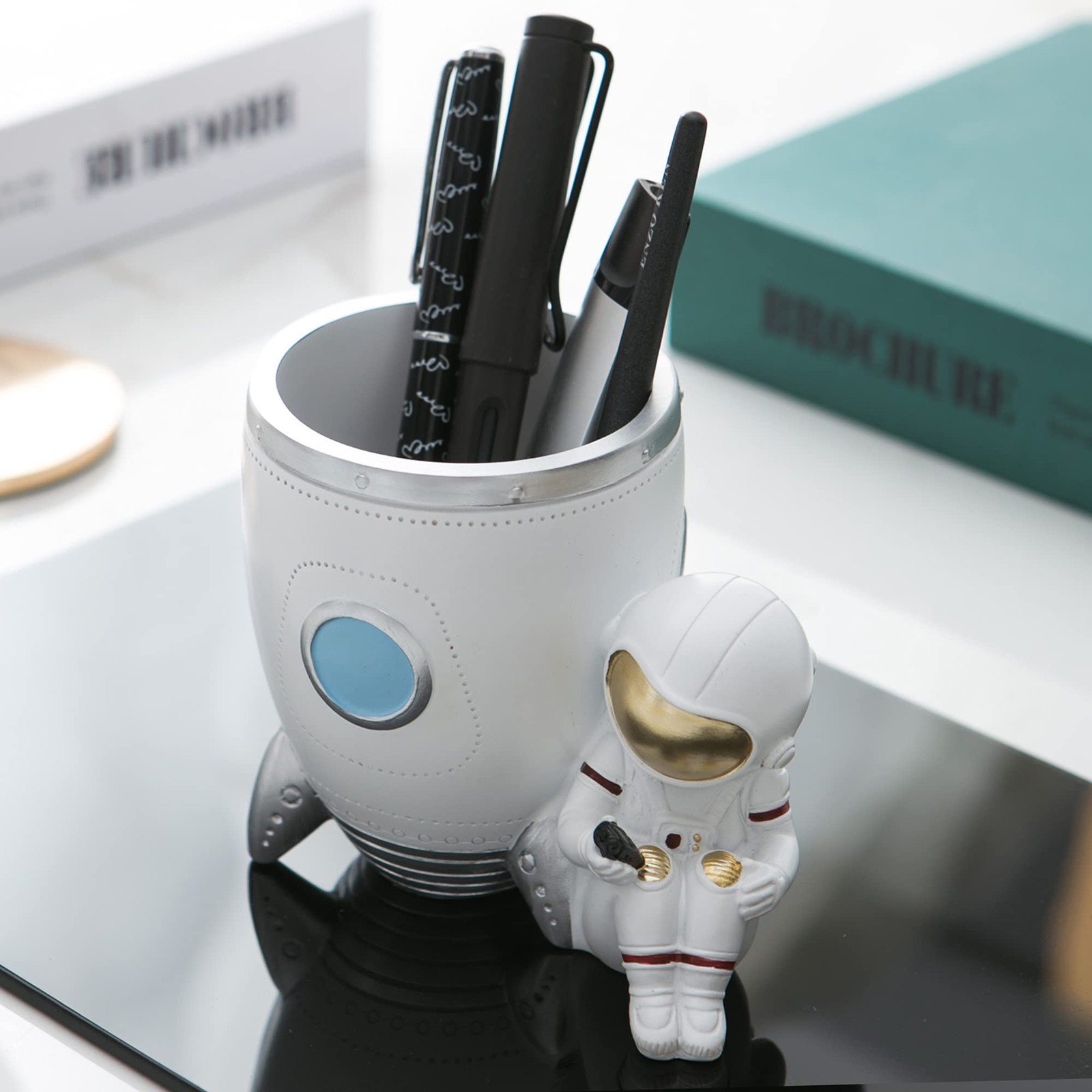 Pen Holder, Astronaut Stand for Desk Pencil Holder, Resin Desk Organizer Deco…