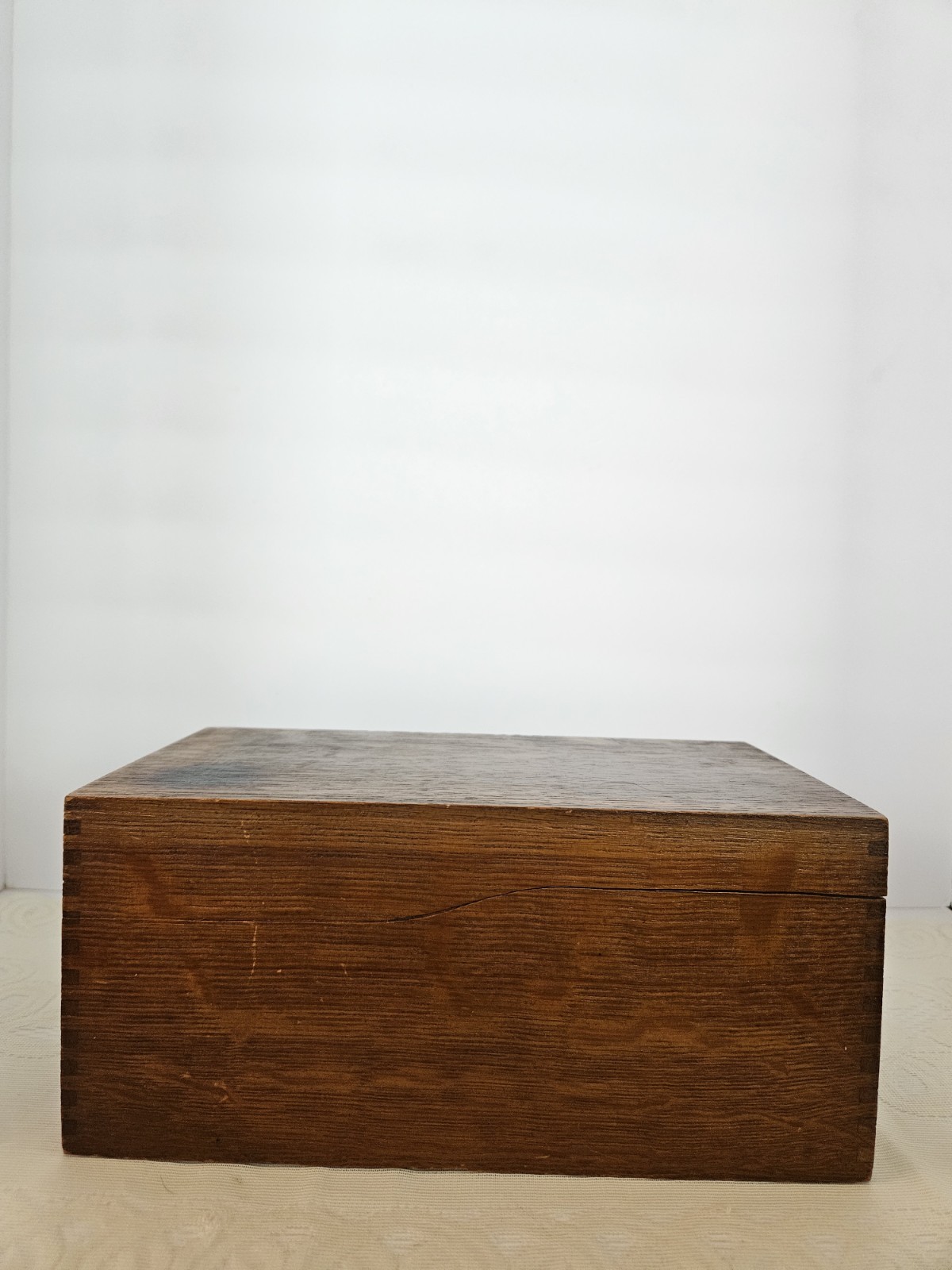 VTG Globe-Wernicke Finger Jointed Oak 7310 C Wood Storage Index Box. 10″ x 5.5″