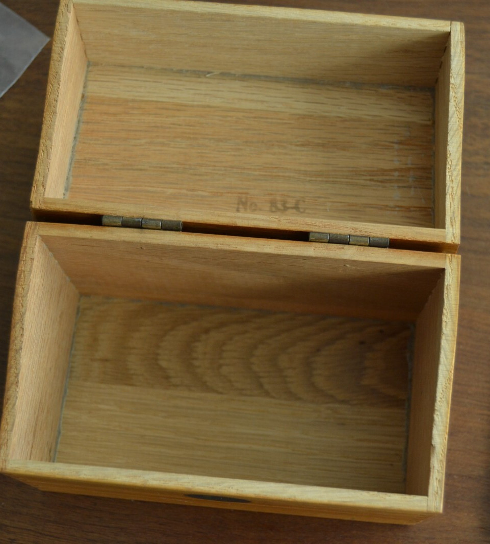 Vintage Globe Wernicke Oak Wood File Recipe Index Box #83-C Dovetailed Corners