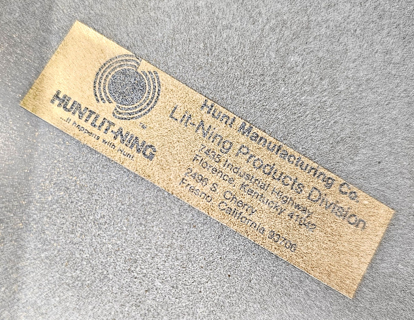 Vintage HUNT LIT-NING Steel Brass-tone Hanging Vertical Magazine/Letter Rack USA