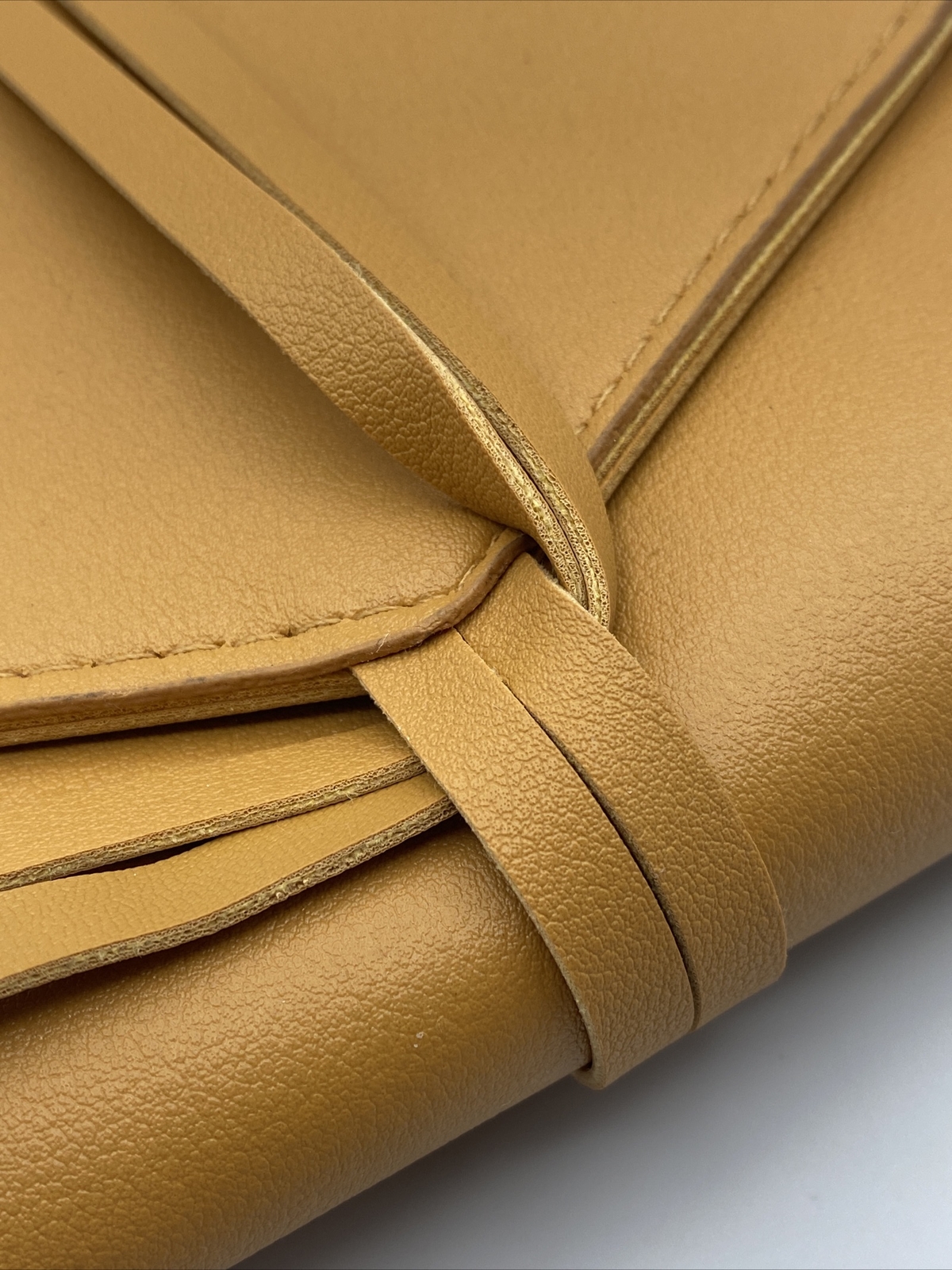NEW Glass Ladder & Co Vegan Leather Katherine Tech Organizer Roll Honey Wallet