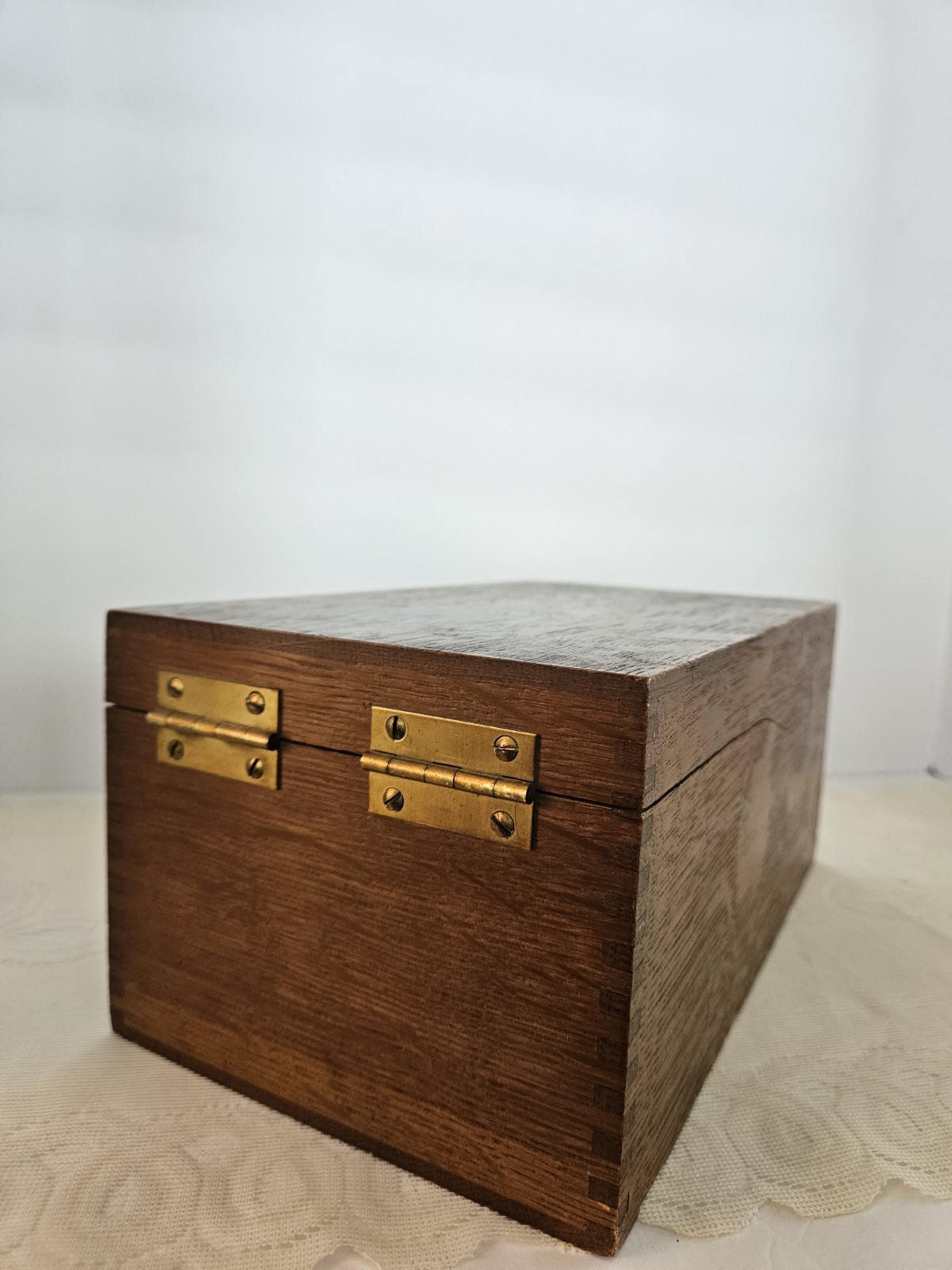 VTG Globe-Wernicke Finger Jointed Oak 7310 C Wood Storage Index Box. 10″ x 5.5″
